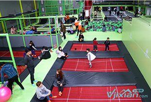 成人蹦床闯关的游戏视频,挑战极限!成人蹦床闯关游戏精彩瞬间回顾