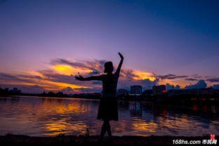 成人摄影夕阳视频,夕阳下的成人摄影艺术之旅