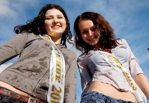 成人典礼女生视频,成人典礼女生风采瞬间