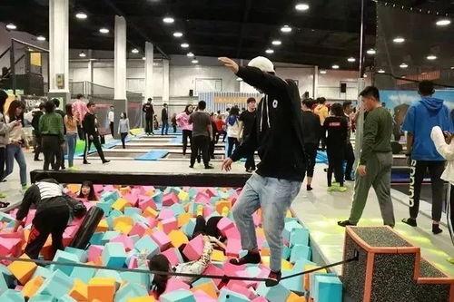 成人蹦床捡漏视频,轻松玩转空中乐园